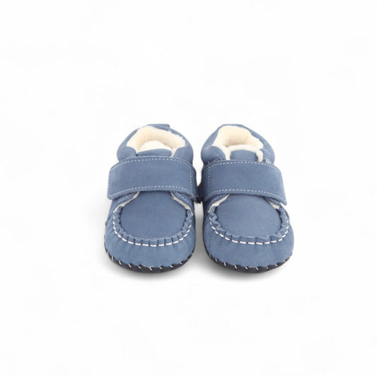Let your little one discover their new world in Mini Mocs kids' moccasins. Kids' shoes are made to nestle delicate feet. Soft lush leather, cushioned interior.