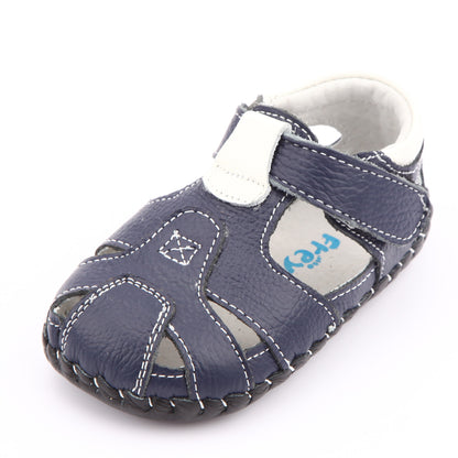 Introduce your toddler to the joy of walking with Mini Mountaineer kids' sandals. These kids' shoes will have your little mountaineers conquering every hill and obstacle with ease. The soft stitched sole supports healthy and natural foot development with confidence as they take their first steps.