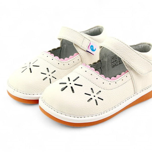 Breathable light pink baby shoes with star pattern easy Velcro straps